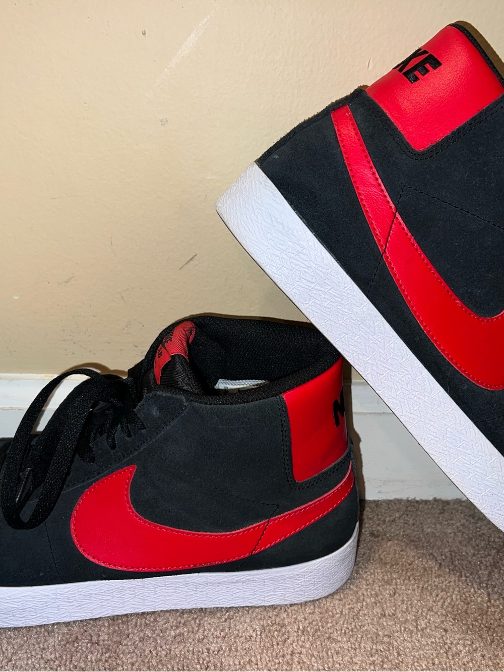 EUC Nike SB Zoom Blazer Mid Skate Shoes Men's Size 11 Red Black White